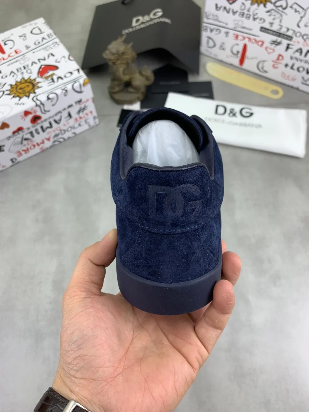 Men's shoes 💰P520💰 [New model] The latest hot model, top original quality, the official website is synchronized with "DOLCE&GABBANA [Dolce & Gabbana] ~ High Quality." Effect Low-top casual DG men's shoes, loved by many celebrities, using high-end imported first-layer frosted calfskin with punched logo design + cowhide feet, simple and elegant, perfectly interpreting the latest inspiration for shoes, integrating classics and fashion. Luxurious dream, dominating fashion Suitable for drivers, light and comfortable to drive, light and breathable for outdoor travel, high-end quality, trustworthy, 4️⃣colors🉑️ to choose from! Code number: 38-46